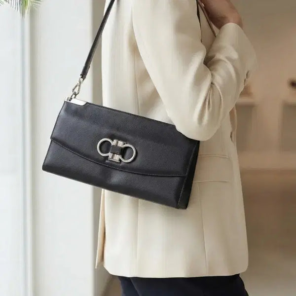 [BUNJANG] Salvatore Ferragamo Double Gancini Flap Shoulder Bag / 페라가모 숄더백