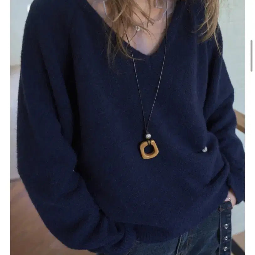 [BUNJANG] HAINT V-Neck Navy Knit / 헤인트 브이넥 네이비 니트 ( haint)