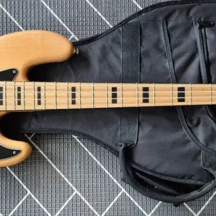 [BUNJANG] Fender Squier Classic Vibe 70s Jazz Bass Guitar / 스콰이어 재즈 베이스