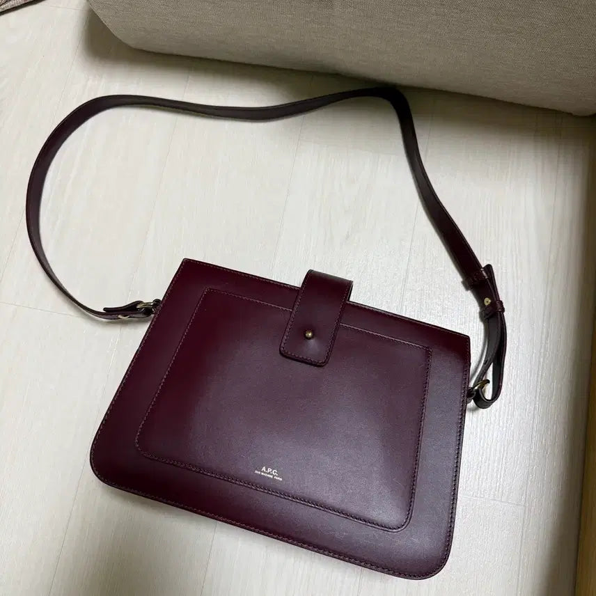 [BUNJANG] A.P.C. Tina Bag Burgundy Leather Shoulder Bag / A.P.C. 가죽 숄더백 티나백 tina 버건디 거의 새제품 데일리가방