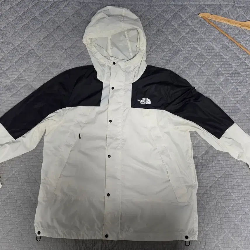 [BUNJANG] The North Face Men's M Mountain Wind Jacket / 노스페이스 마운틴 윈드 자켓 M 새상품 / 화이트 블랙 바람막이