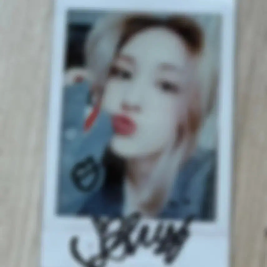 [BUNJANG] Jeon Somi Autographed Polaroid / 전소미 친필 폴라