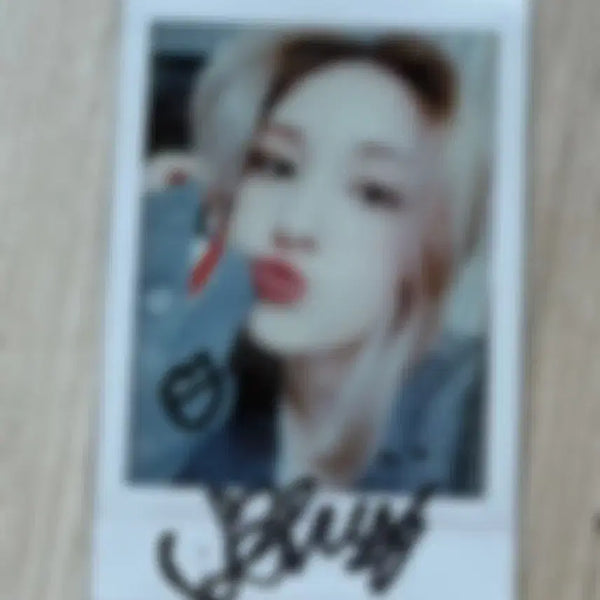 [BUNJANG] Jeon Somi Autographed Polaroid / 전소미 친필 폴라