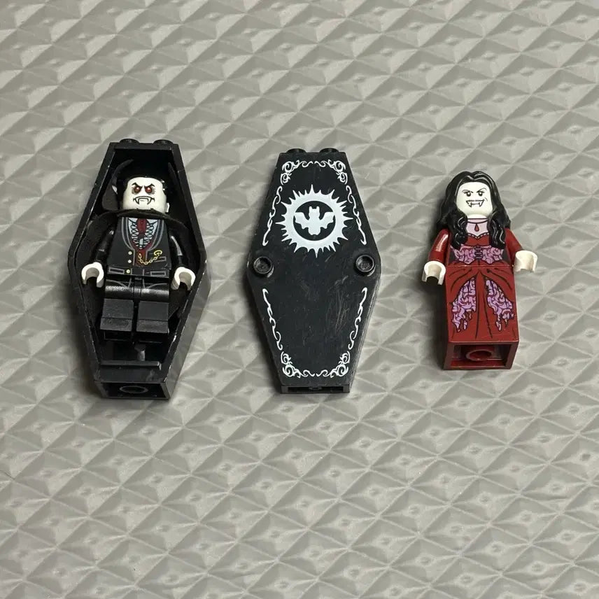[BUNJANG] Old LEGO Minifigure Vampire Count & Bride Bundle Set / 올드 레고 미니 피규어 뱀파이어 백작 &신부