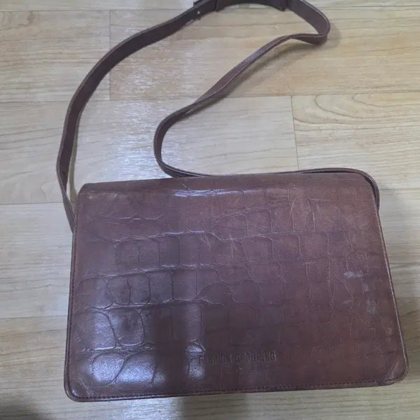 [BUNJANG] Fashion Grouping Crocodile Pattern Shoulder Bag Brown / 패션그룹잉 악어 패번 숄더백 브라운