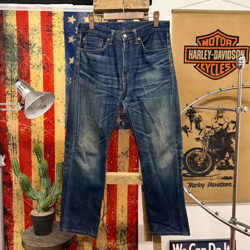 [BUNJANG] Levi's 505 Heavy Fade Cat Brush Washing Denim Pants / 리바이스 505 헤비 페이드 캣 브러쉬 워싱 데님 팬츠 N2330