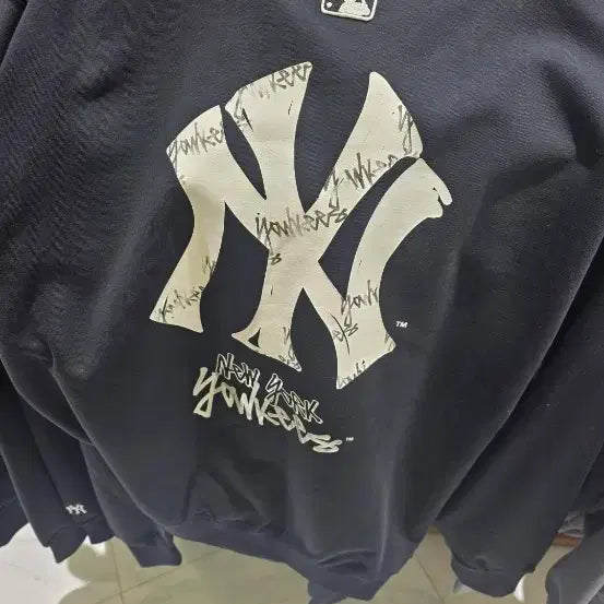 [BUNJANG] MLB Big Logo Sweatshirt XXL / MLB 엠엘비 빅로고 맨투맨 완전새상품 신상저렴히판매
