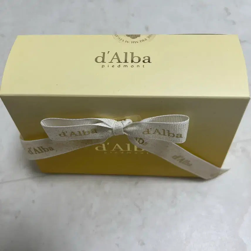 [BUNJANG] d'Alba Object Perfume Hand Cream 40ml + First Mist 100ml Gift Set + Mini Mirror Keyring (High Moisturization) / 달바 오브제 퍼퓸 핸드크림 40ml+퍼스트 미스트 100ml 기프트 세트+GIFT 미니 거울 키링 (고보습)