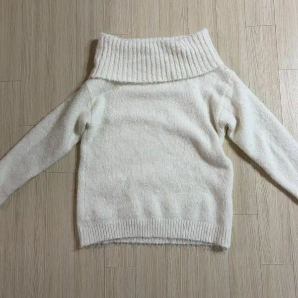[BUNJANG] Ivory Knit Off-Shoulder Top / 아이보리 니트 오프숄더