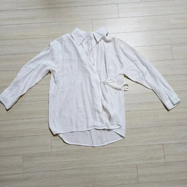 [BUNJANG] White Asymmetrical Hem Shirt Blouse with Waist Tie / 화이트 언발 셔츠 블라우스