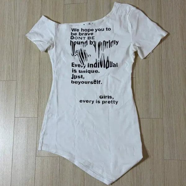 [BUNJANG] One-Off Shoulder Long T-Shirt / (실착1회) 화이트 언발 원오프숄더 롱반팔티
