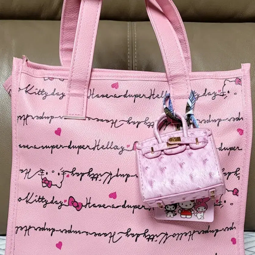 [BUNJANG] Sanrio Hello Kitty Pattern Tote Bag with Mini Keychain Handbag / 산리오 정품 헬로키티 패턴 토트백+미니 키링 핸드백(새상품)