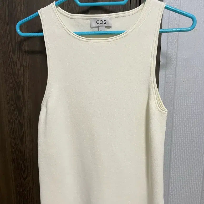 [BUNJANG] COS Ivory Sleeveless T-Shirt / cos나시
