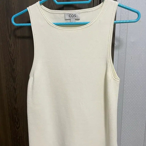 [BUNJANG] COS Ivory Sleeveless T-Shirt / cos나시