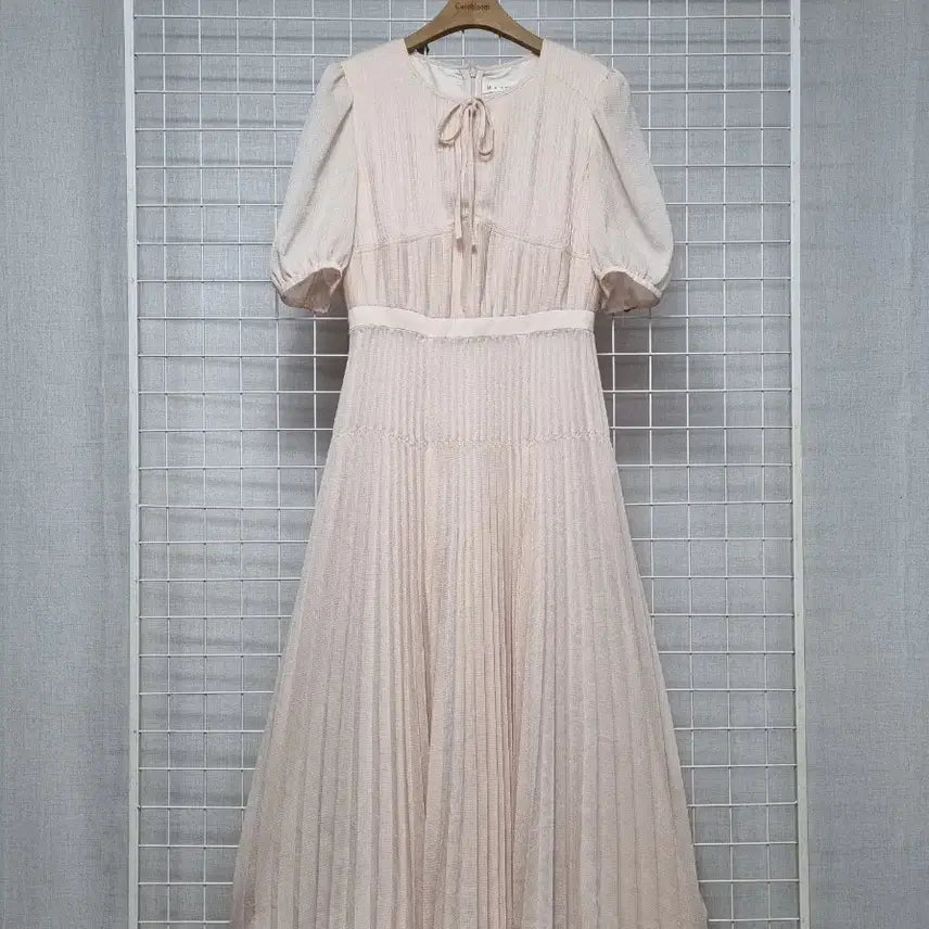 [BUNJANG] It MICHAA Beige Pleated Dress / 잇미샤 베이지 플리츠 원피스 (새상품급)