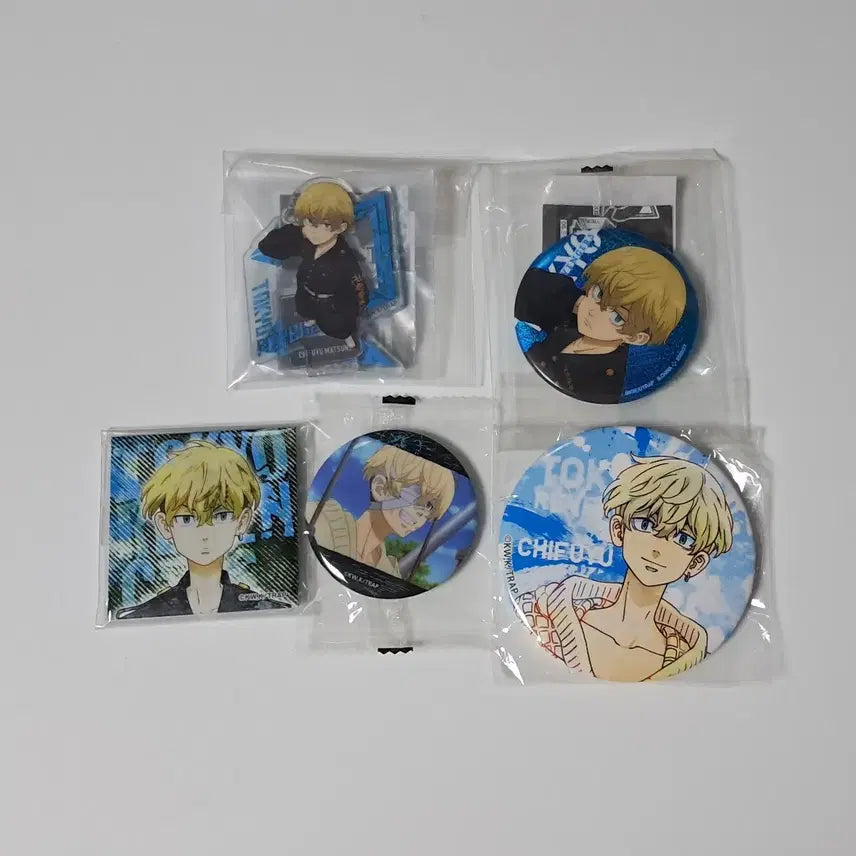 [BUNJANG] Tokyo Revengers Chifuyu Acrylic Stand & Can Badge Bundle Set / 도쿄리벤저스 도리벤 치후유 아크릴스탠드 캔뱃지 굿즈 일괄