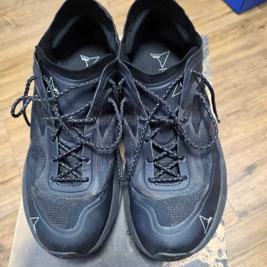[BUNJANG] Roa 42 Black Vibram Sole Sneakers / 로아 셀라 블랙 42사이즈