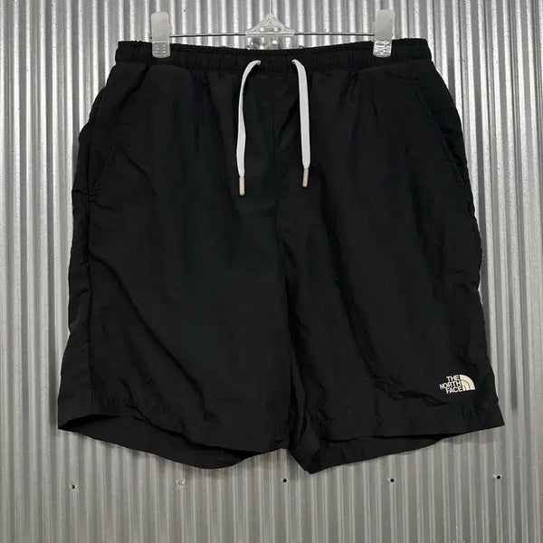 [BUNJANG] The North Face Black Logo Embroidered Nylon Shorts / [85] 노스페이스 블랙 로고 자수 나일론 반바지