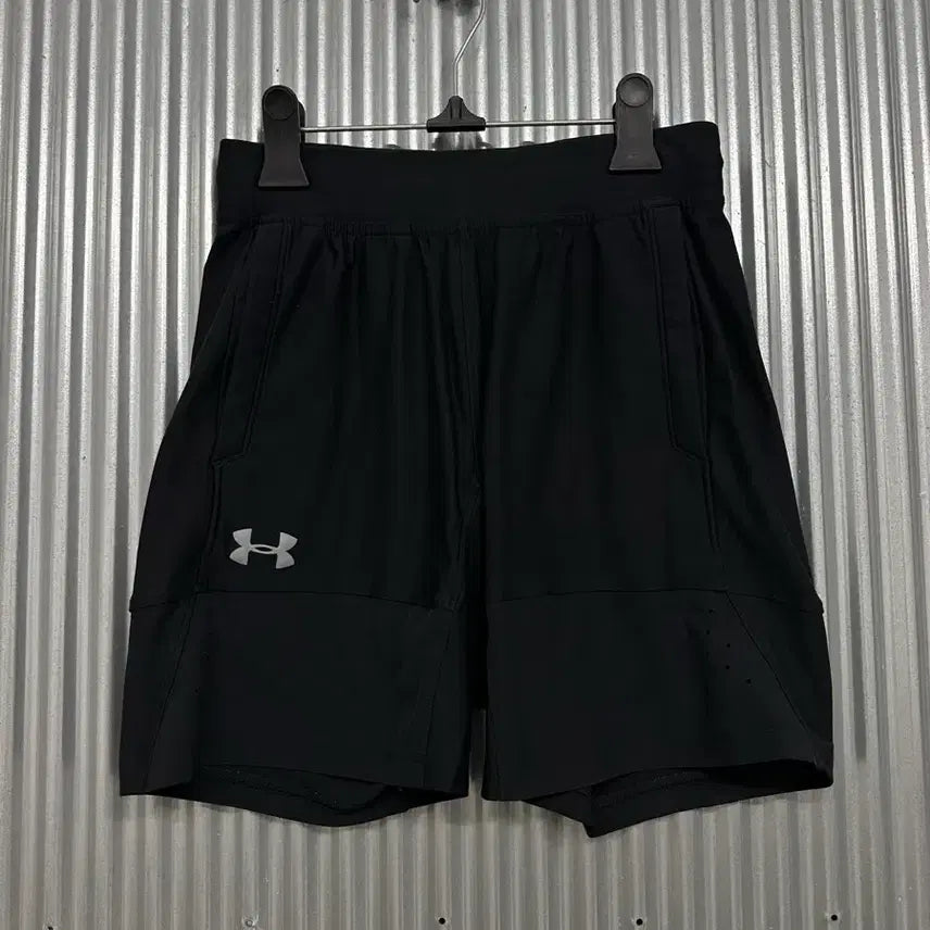 [BUNJANG] Under Armour Black Logo Performance Training Shorts / [33] 언더아머 블랙 로고 기능성 트레이닝 반바지