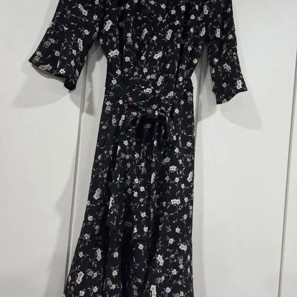 [BUNJANG] Black Floral Wrap Midi Dress / 플라워 패턴 랩 원피스 블랙.