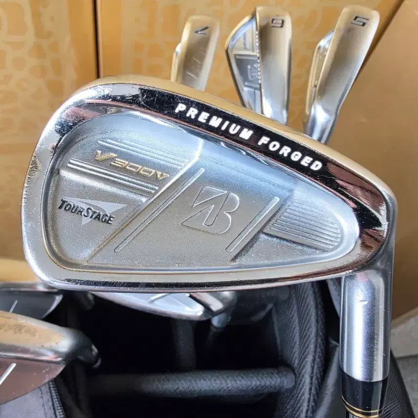 [BUNJANG] Bridgestone V300 5th Gen 8-Iron Set / 브리지스톤 V300 5세대 8아이언 판매합니다