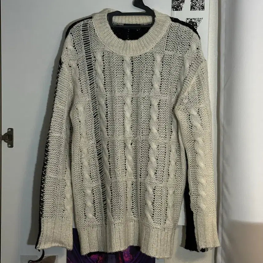 [BUNJANG] Colorblock Mesh Knit Sweater - Ivory & Black / 앞뒤 배색 그물 니트 아이보리 앤 블랙