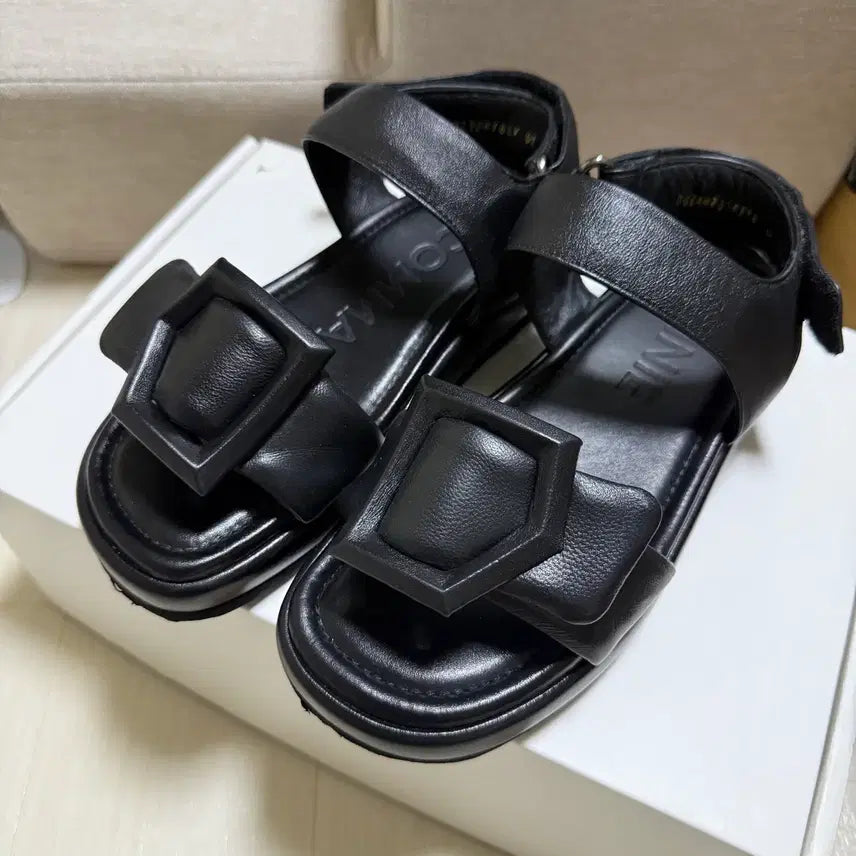 [BUNJANG] SUECOMMA BONNIE Black Buckle Sandals (240) / 슈콤마보니 블랙 버클 샌들 240 거의 새제품
