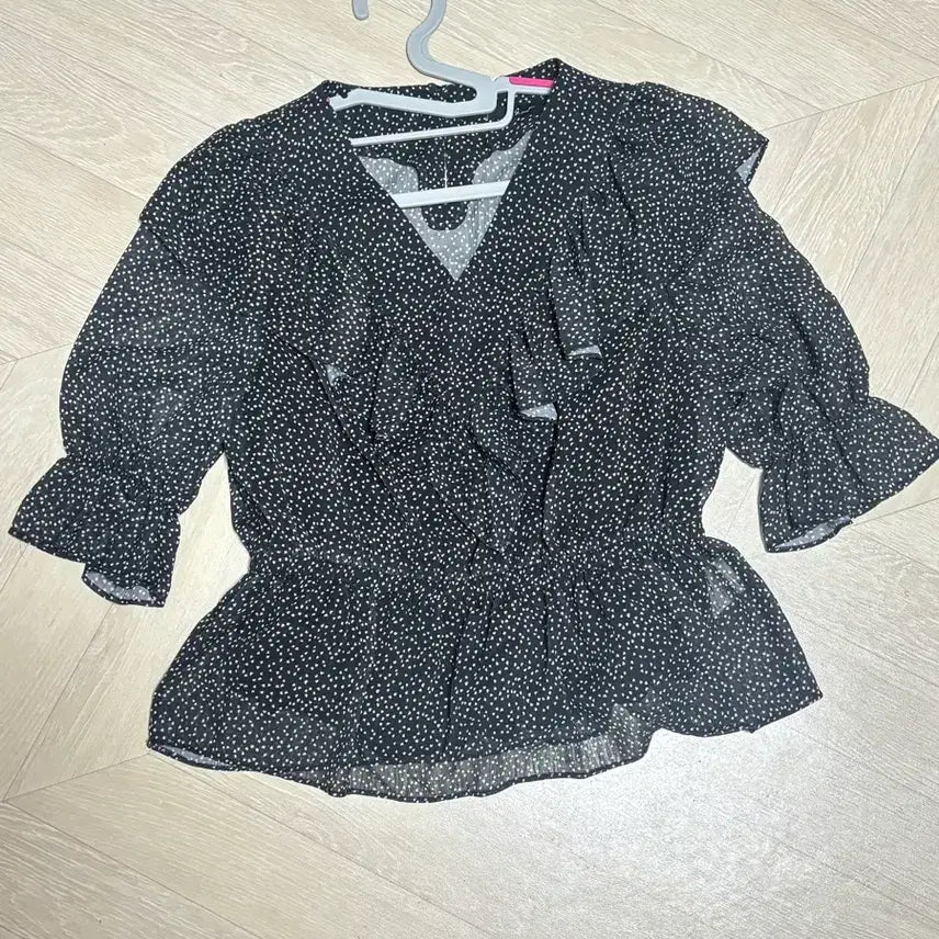 [BUNJANG] G-CUT Black Dot Chiffon Blouse (Size 55) / 지컷 블랙 도트 쉬폰 블라우스 (55)