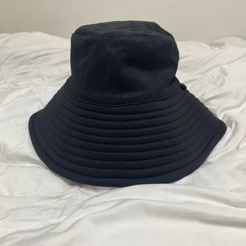[BUNJANG] Detachable Strap Reversible Bucket Hat / 탈부착 끈 양면 버킷햇