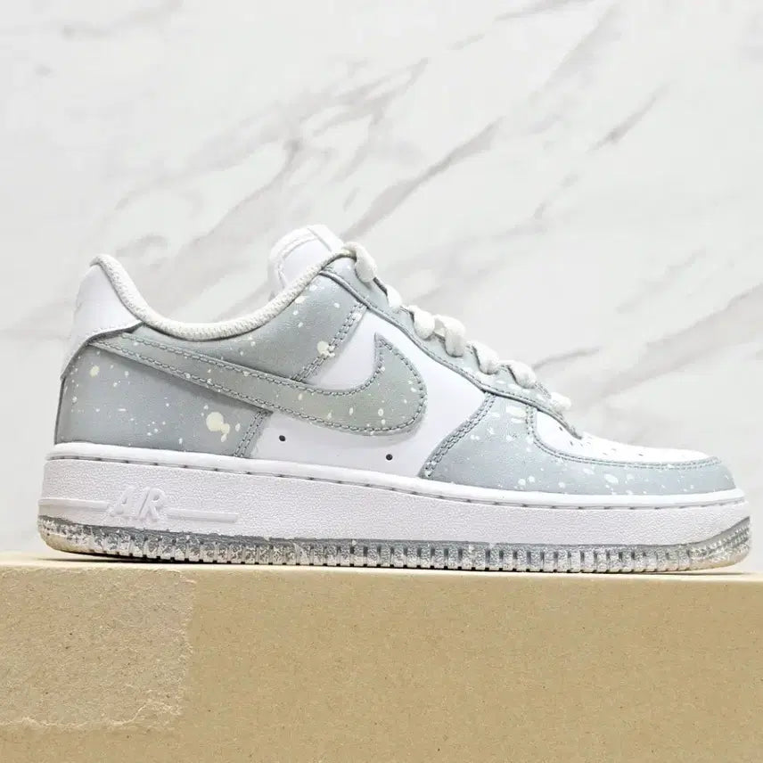 [BUNJANG] Nike Women's Air Force 1 '07 Sneakers / 나이키 우먼스 에어 포스 1 '07 운동화 240