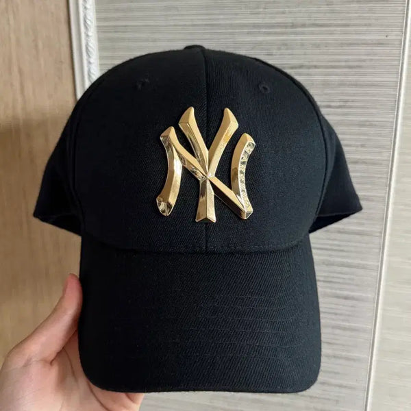 [BUNJANG] New York Yankees Gold Logo Ball Cap Black / 뉴욕 양키스 골드 로고 볼캡 블랙