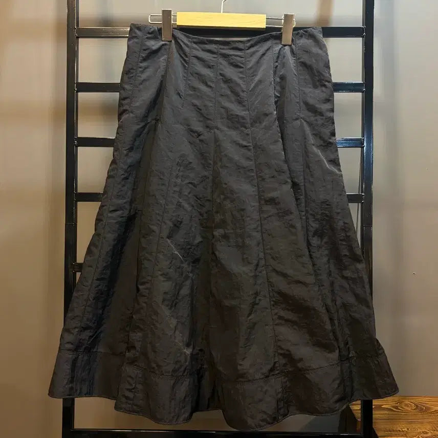 [BUNJANG] Karl Lagerfeld Nylon Flare Long Skirt Black / [81] 칼 라거펠트 나일론 플레어 롱 스커트 블랙 3.0