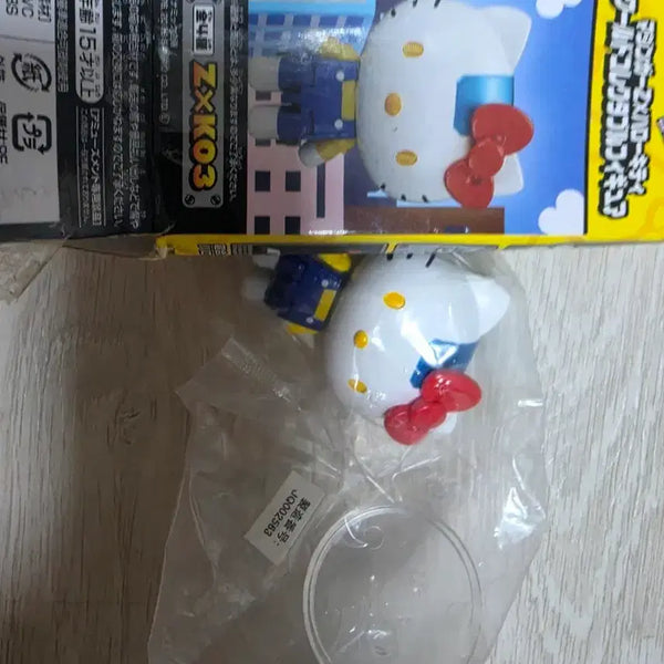 [BUNJANG] Sanrio Hello Kitty World Collectible Vinyl Figure Sealed / 키티 월드콜렉터블 비닐 미개봉