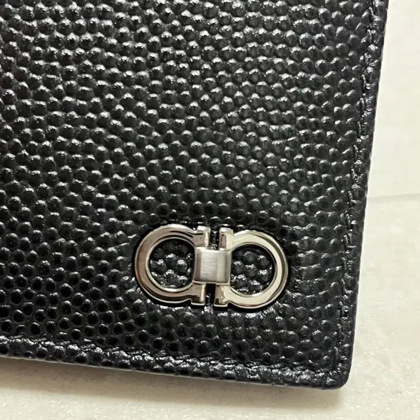 [BUNJANG] Salvatore Ferragamo Gancini Bi-fold Wallet Black Leather / 페라가모 간치니 정품 반지갑