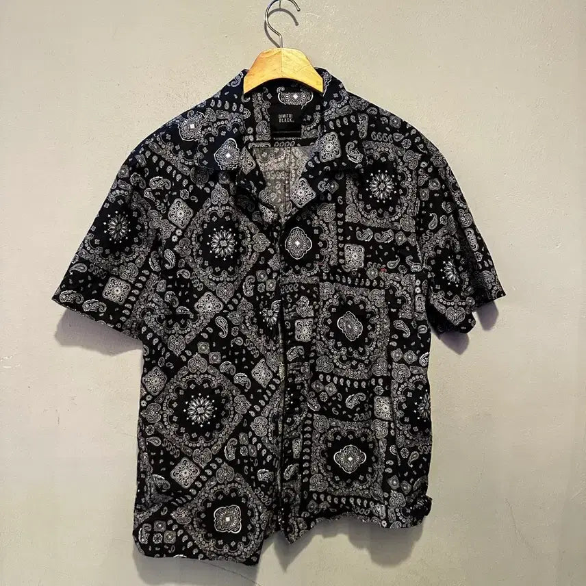 [BUNJANG] Dimitri Black Paisley Short Sleeve Shirt / 디미트리블랙 페이즐리 반팔셔츠