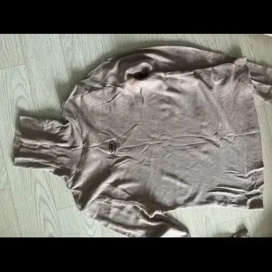 [BUNJANG] Guess Beige Turtleneck Long-Sleeve T-Shirt / 게스 베이지 목폴라