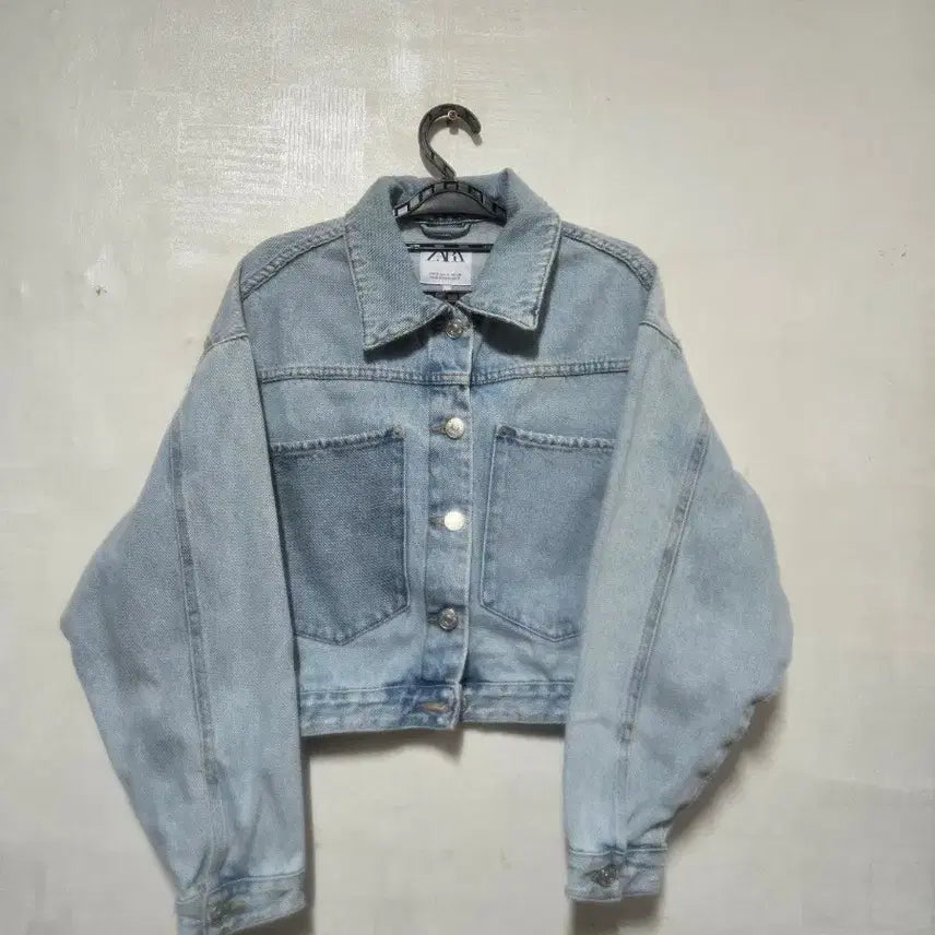 [BUNJANG] Zara Light Wash Cropped Denim Jacket S / 자라 연청 크롭 데님 자켓 S