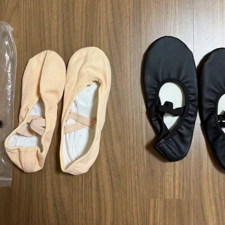 [BUNJANG] Ballet Shoes (Beige, Black) - Sizes 235/240 / 발레슈즈 2켤레 (235/240)