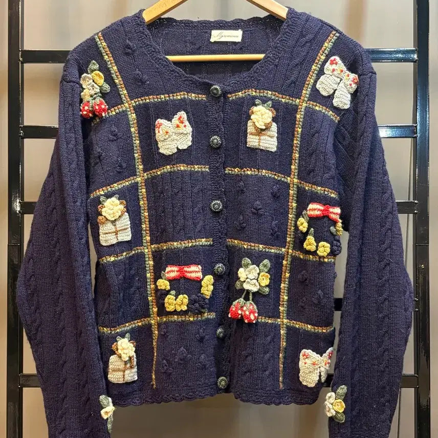 [BUNJANG] My Romance Navy Embroidered Wool Cardigan / [M~L] 마이로맨스 네이비 입체 자수 울 가디건 3.5