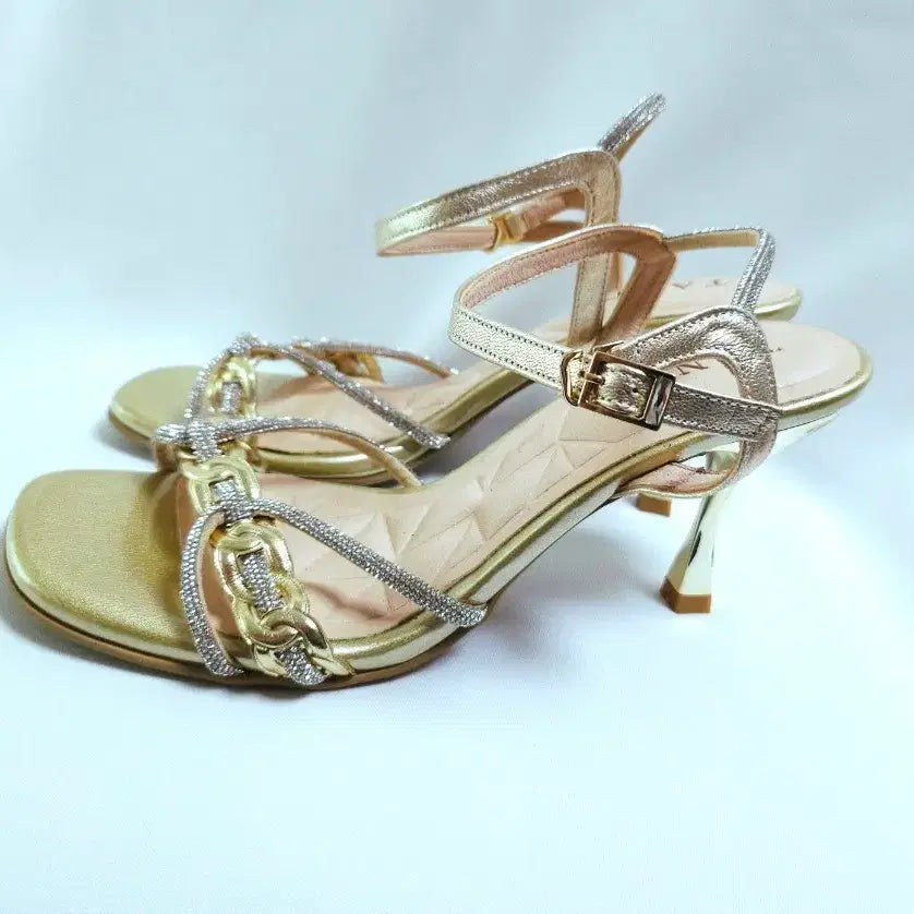 [BUNJANG] TANDY Genuine Leather Strap Sandals with Gold Cubic Accents / TANDY 탠디.정품  천연가죽 골드 큐빅 스트랩 샌들 힐 샌들구두 완전새상품