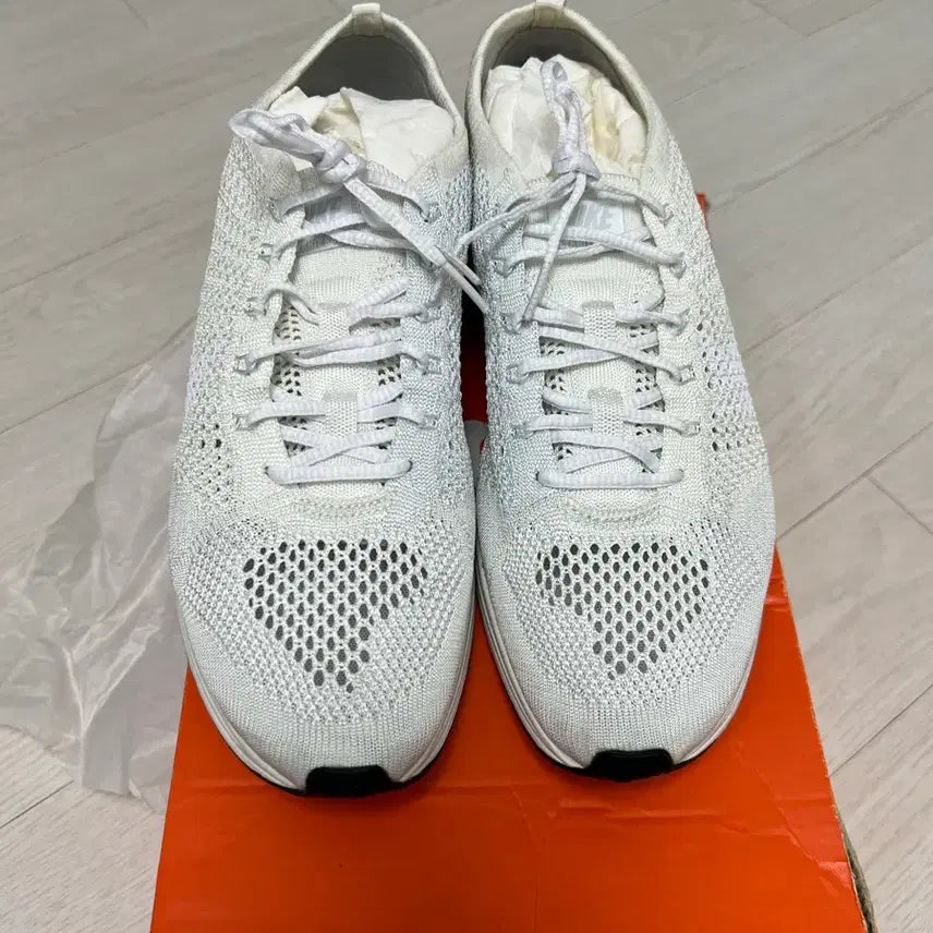 [BUNJANG] Nike Flyknit Racer White Running Shoes / 나이키 플라이니트 레이서 화이트 285