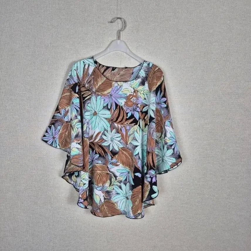 [BUNJANG] Floral Pattern Batwing Fit Blouse / (#88,99추천)빅사이즈 화사한 가오리핏 플라워패턴 블라우스