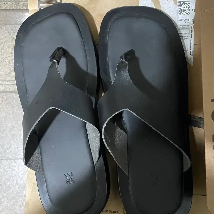 [BUNJANG] Yase Black Leather Thong Sandals Size 270 / 야세 (Yase) 블랙 가죽 쪼리 샌들 270sz