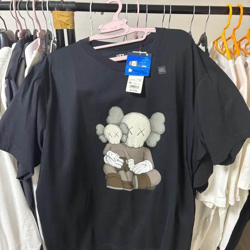 [BUNJANG] KAWS Companion Short Sleeve T-Shirt Black / 카우스 컴패니언 반팔 티셔츠 블랙
