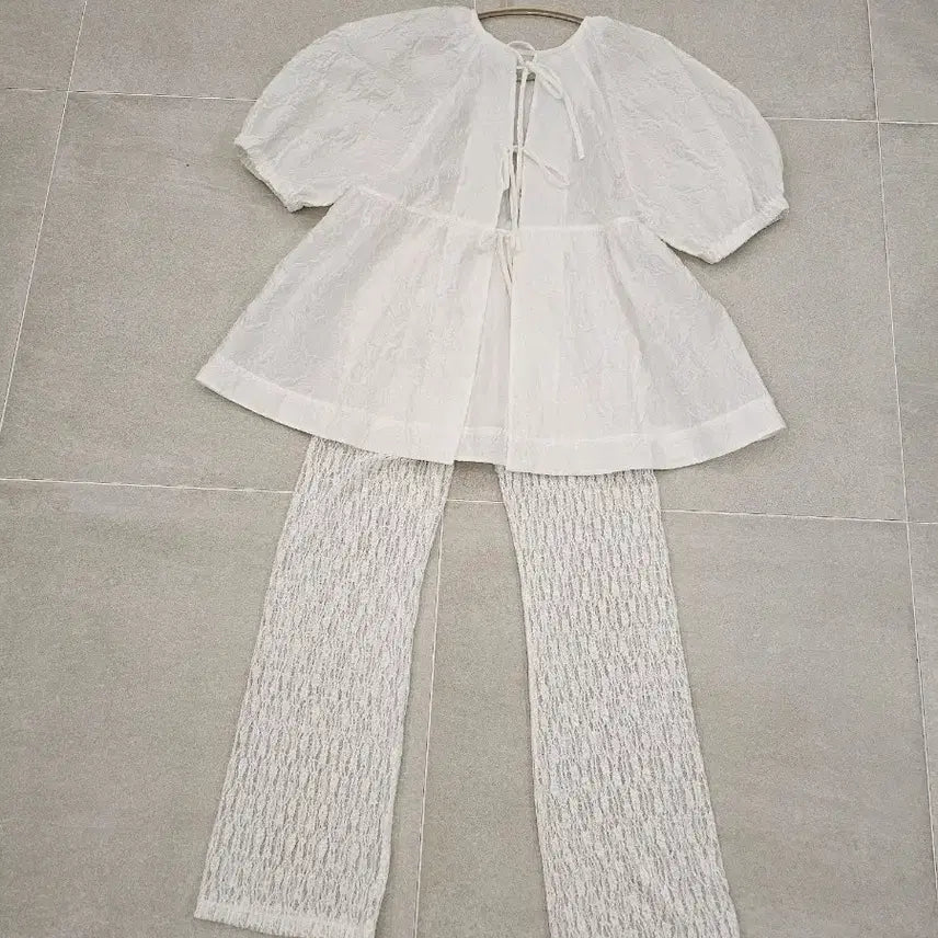 [BUNJANG] TAV Blouse and Pants Set / 타브   블라우스 .팬츠 세트