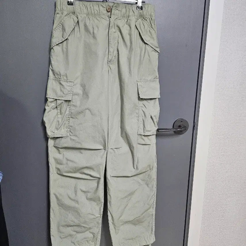[BUNJANG] Khaki Cargo Pants / 카키색 카고 바지