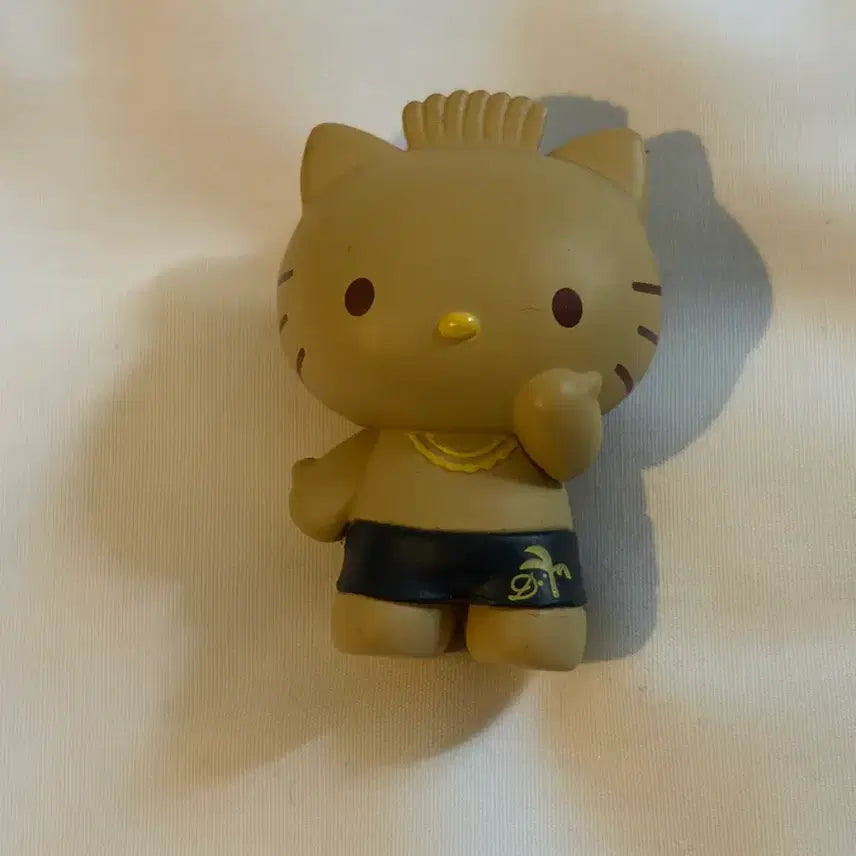 [BUNJANG] Hello Kitty Tanning Boyfriend Figure / 태닝 키티 남자친구 피규어 헬로키티 하와이안
