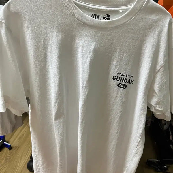 [BUNJANG] Uniqlo Gundam 45th Anniversary T-Shirt (M) / 유니클로 건담 45주년 반팔티(M) 급처로 팝니다