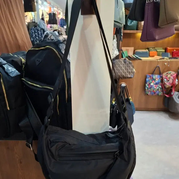 [BUNJANG] Stylish Black Nylon Shoulder & Crossbody Bag / 새상품 스타일리시한 블랙 나일론 숄더&크로스백 (수납력 최상!)