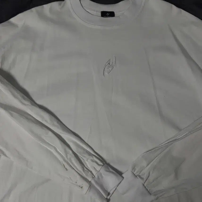[BUNJANG] NU-PARIS White Long Sleeve T-Shirt Size 2 / 누파이 화이트 긴팔티 2사이즈